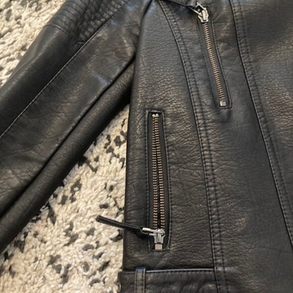 Vero Moda Black faux leather bomber/ biker jacket. Never worn perfect size M - Picture 2 of 9